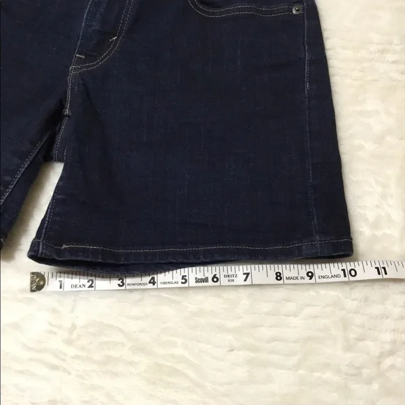 Levi’s Mid rise dark blue shorts size 27 - Picture 6 of 9